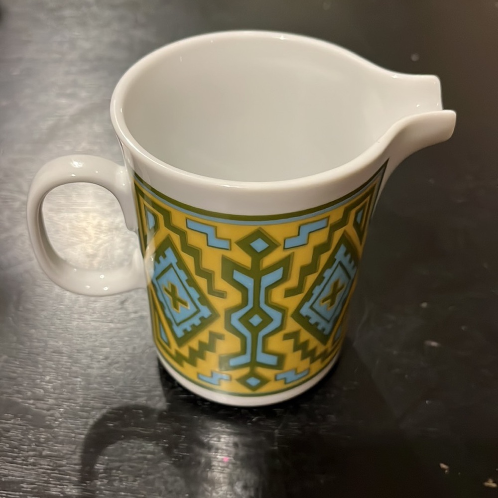 💙⭐️Wyndham Casuals “La Concha” Native American Style Design Japan Creamer💙⭐️ - Picture 2 of 6